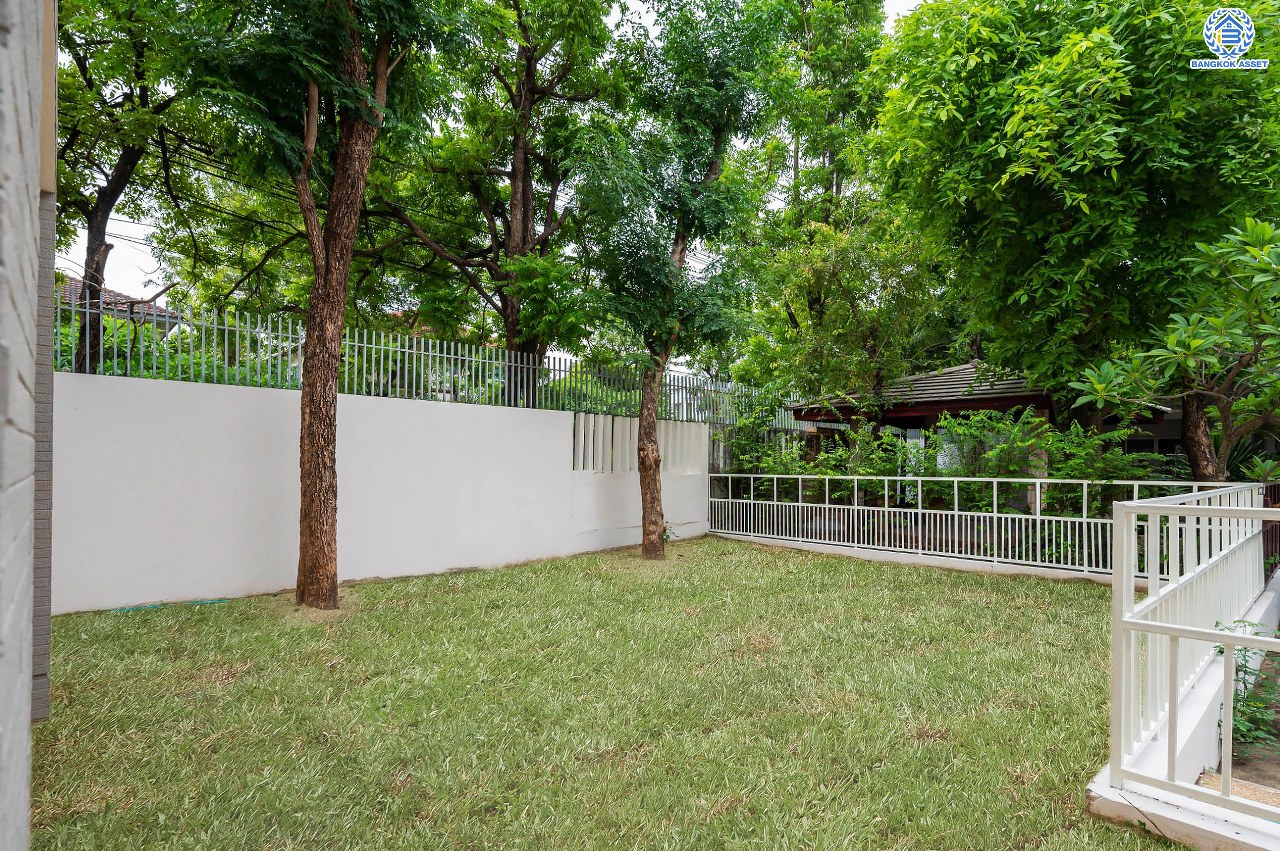 บ้านมือสองตกแต่งใหม่ โครงการ โนเบิล วานา วัชรพล ดีไซน์สุดโดดเด่น เนื้อที่ 101 ตร.ว. ฟังก์ชันจัดเต็ม 3 ห้องนอน 4 ห้องน้ำ 1 ห้องแม่บ้าน จอดรถได้ 2 คัน บนทำเลเดินทางสะดวก ใกล้เซ็นทรัลรามอินทรา, จุดขึ้นทางด่วน "สุขาภิบาล5-1" และรถไฟฟ้าสายสีชมพู "สถานีวัชรพล"